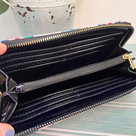 Betsey Johnson Cute Floral Wallet Wristlet NWOT - Picture 6 of 8